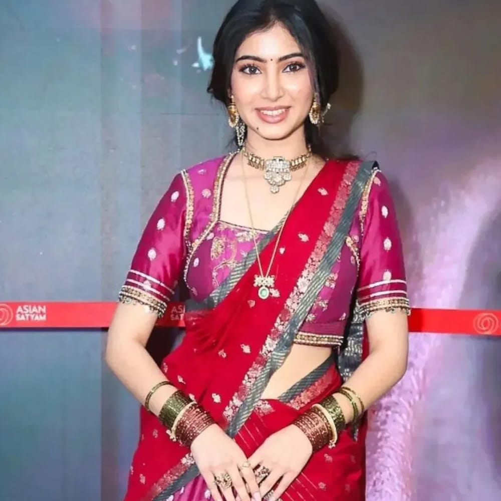 ఈ చిత్రంలో భూమిక కథానాయికగా నటిస్తుండగా.. ఇందులో సారా అర్జున్ ప్రధాన పాత్ర పోషిస్తుంది. యుఫోరియా సినిమాతో ఇప్పుడు ఆమె పేరు తెగ వినిపిస్తుంది. ఈ చిత్రాన్ని ఫిబ్రవరి 6న విడుదల చేయనున్నారు. ఇప్పుడు ఈ సినిమా తర్వాత తెలుగులో సారా అర్జున్ కు మరిన్ని ఆఫర్స్ రావడం ఖాయమని తెలుస్తోంది. 