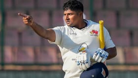 సెలక్టర్లూ..ఇలా ఆడుతున్నా ఈ స్టార్ ప్లేయర్ మీద కన్నేయరేం ?