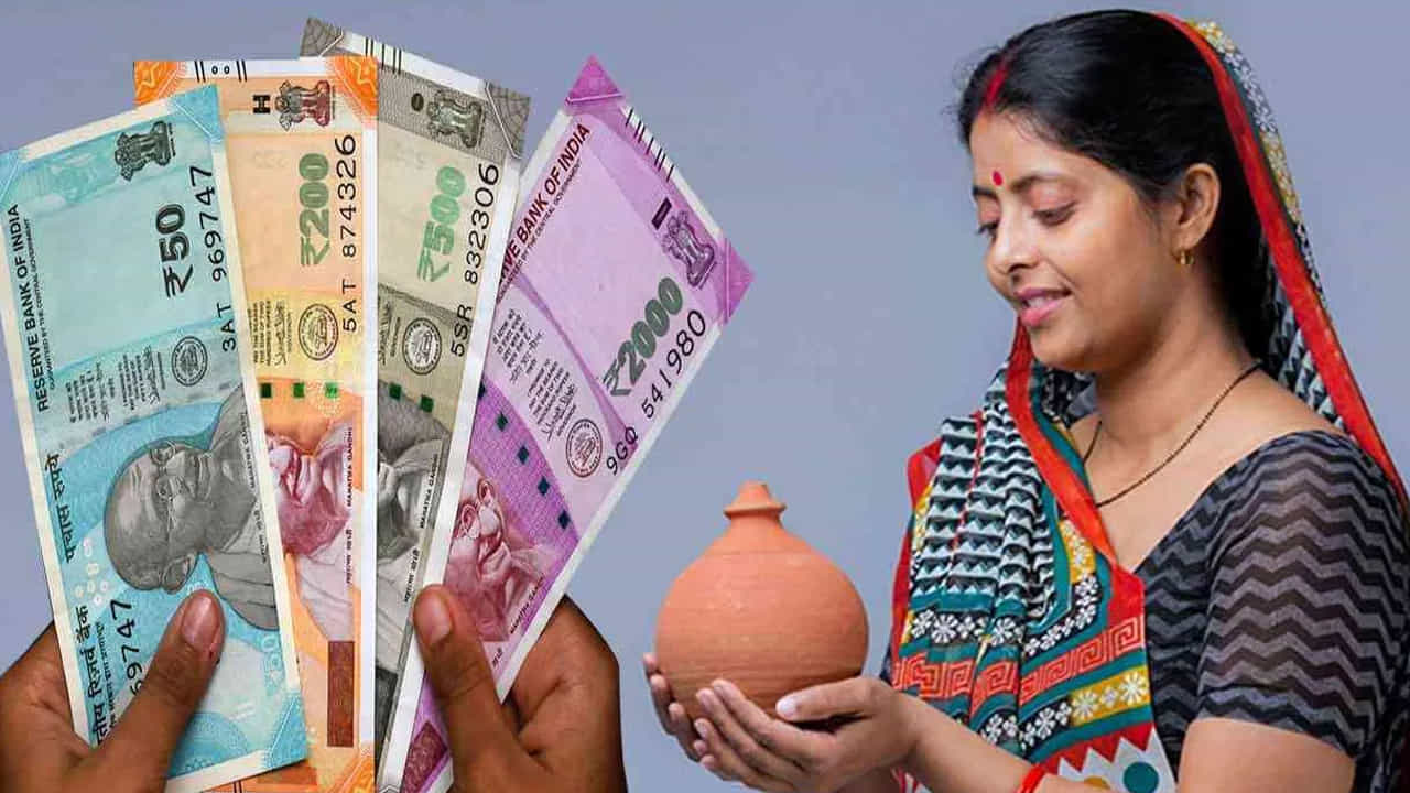 ఇక నేషనల్ సేవింగ్స్ సర్టిఫికేట్ పథకం కూడా కేంద్ర ప్రభుత్వం అమలు చేస్తోంది. దీని కాలపరిమితి కేవలం ఐదేళ్లు మాత్రమే ఉంటుంది. మినిమం రూ.వెయ్యి నుంచి గరిష్టంగా ఎంతైనా పెట్టుబడి పెట్టవచ్చు.  ఇక దీంతో పాటు మహిళలు పబ్లిక్ ప్రావిడెంట్ ఫండ్ స్కీమ్‌లో పెట్టుబడి పెట్టడం వల్ల ఎక్కువ ఆదాయం పొందవచ్చు.