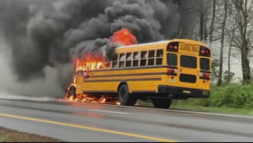 30 మంది విద్యార్ధులతో వెళ్తున్న స్కూల్‌ బస్సు.. క్షణాల్లో దగ్ధం!