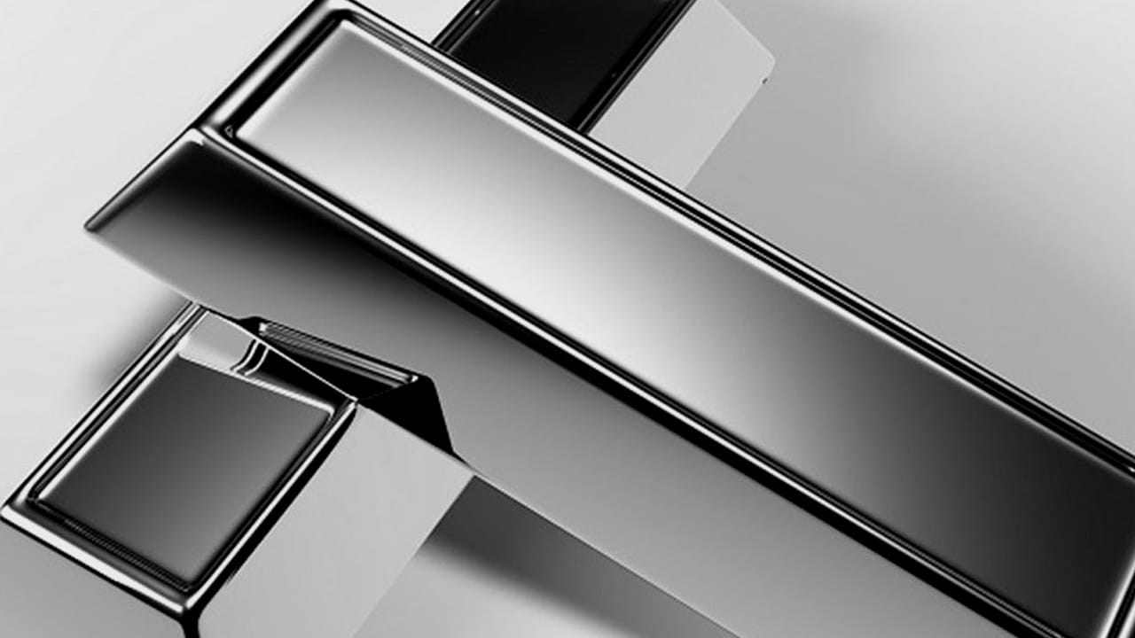 అటు ఆంధ్రాలో కూడా విశాఖపట్నం, తిరుపతి, విజయవాడ, కడప వంటి పట్టణాల్లో ఇలాగే పెరిగాయి. ఇక అక్కడి ప్రజలు అయితే, ముందు ముందు  పట్టీలు కూడా దొరకవేమో అని ఆవేదన వ్యక్తం చేస్తున్నారు. 
