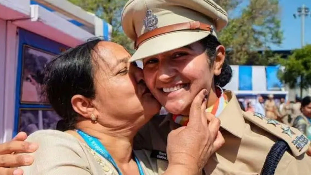 
UPSC అసిస్టెంట్ కమాండెంట్ నియామక పరీక్షలో ఉత్తీర్ణత సాధించిన తర్వాత, ఆమె గురుగ్రామ్‌లోని CRPF అకాడమీలో తన ప్రారంభ శిక్షణ పొందారు. ఈ సమయంలో ఆమెకు ఉత్తమ అధికారి, ప్రజా ప్రసంగ అవార్డులు లభించాయి.