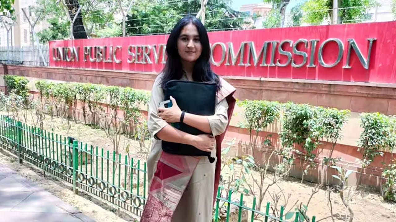 ఈ ఏడాదిలో జరిగే గణతంత్ర దినోత్సవ వేడుక అనేక విధాలుగా ప్రత్యేకంగా ఉండబోతుంది.  ఇప్పటికీ వీటికి సంబంధించిన పనులు కూడా మొదలు పెట్టారు. అయితే, ఈ సారి ఓ మహిళా ఆఫీసర్ స్పెషల్ అట్రాక్షన్ గా నిలవనున్నారు. ఇప్పుడు అందరి దృష్టి ఆమె పైనే ఉంది. మరి, ఆమె ఎవరో ఇక్కడ తెలుసుకుందాం.. 