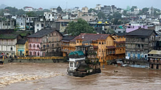 ఆగివున్న రైల్లో మంటలు.. ముంబై విద్యావిహార్-కుర్లా మధ్య ఘటన..రాకపోకలకు అంతరాయం..