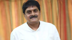 నువ్వేకావాలి ఫస్ట్ మహేష్‌తో తీద్దామనుకున్నాం.. కానీ అసలు జరిగింది