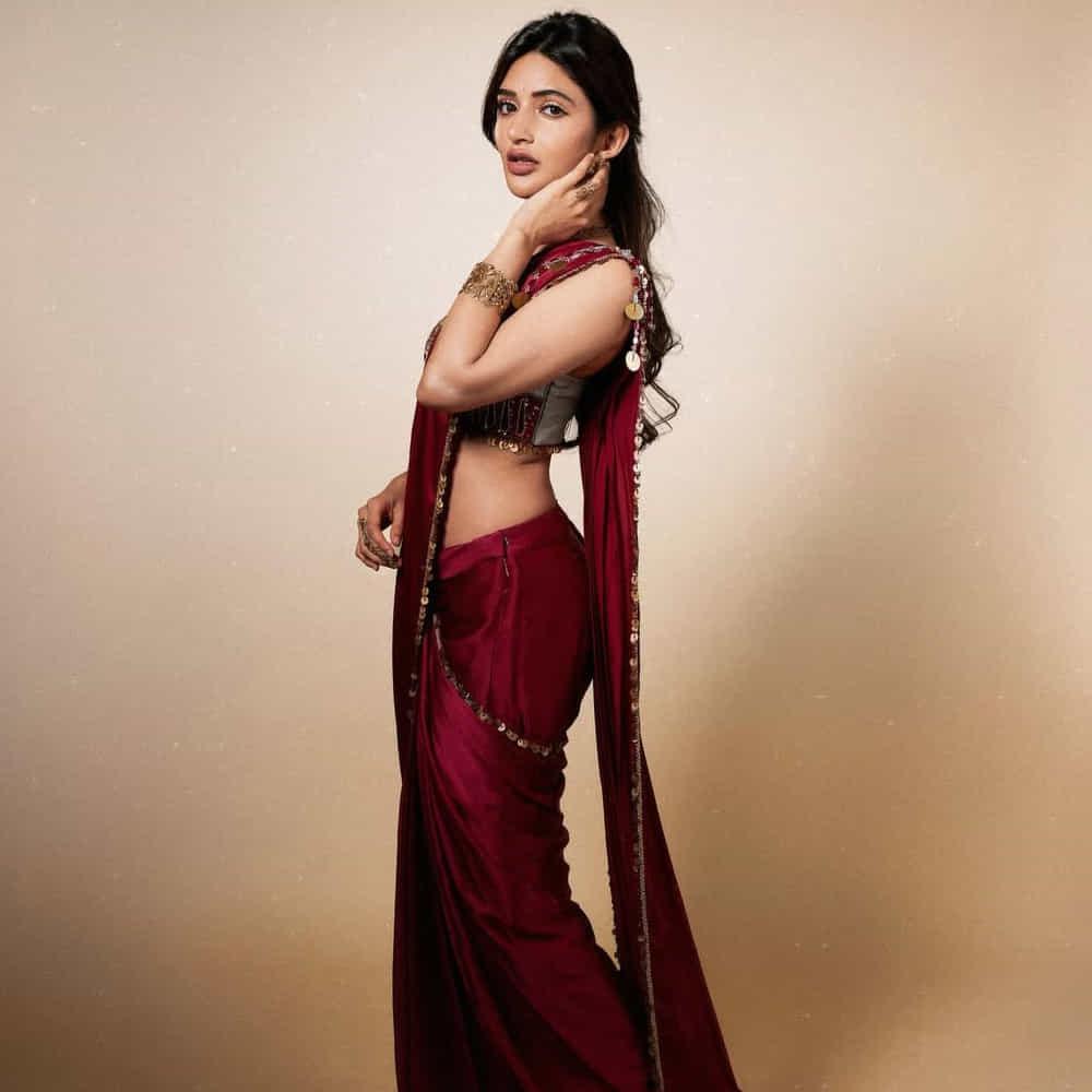 తెలుగులో టాప్ హీరోస్ అందరి సరసన అవకాశాలు దక్కించుకుంటూ.. తక్కువ సమయంలోనే బిజీయెస్ట్ హీరోయిన్ గా మారింది. శ్రీలీల కెరీర్ గ్రాఫ్ ఒక్కసారిగా మారిపోయింది. కానీ ఇప్పుడు ఈ అమ్మడు కాస్త ఒడిదుకుడులతో సాగుతుంది.