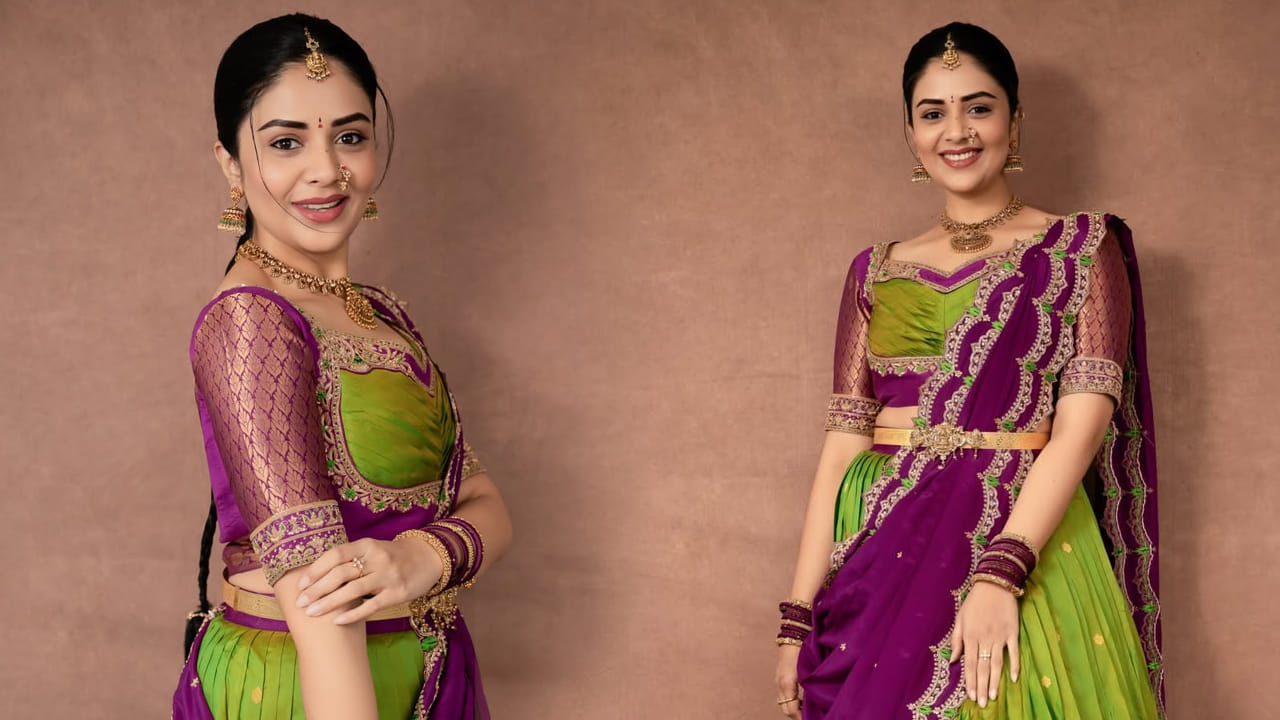 చాలా కాలంగా టీవీలో యాంకర్ గా కొనసాగుతున్న శ్రీముఖి.. కొన్నేళ్లుగా సినిమాలకు దూరంగా ఉన్న శ్రీముఖి.. ఇటీవల సమంత నటిస్తున్న మా ఇంటి బంగారం సినిమాలో కీలకపాత్ర పోషిస్తుంది. కొన్ని రోజుల క్రితం విడుదలైన టీజర్ లో శ్రీముఖి లుక్స్ ఒక్కసారిగా ఆశ్చర్యపరిచాయి. 