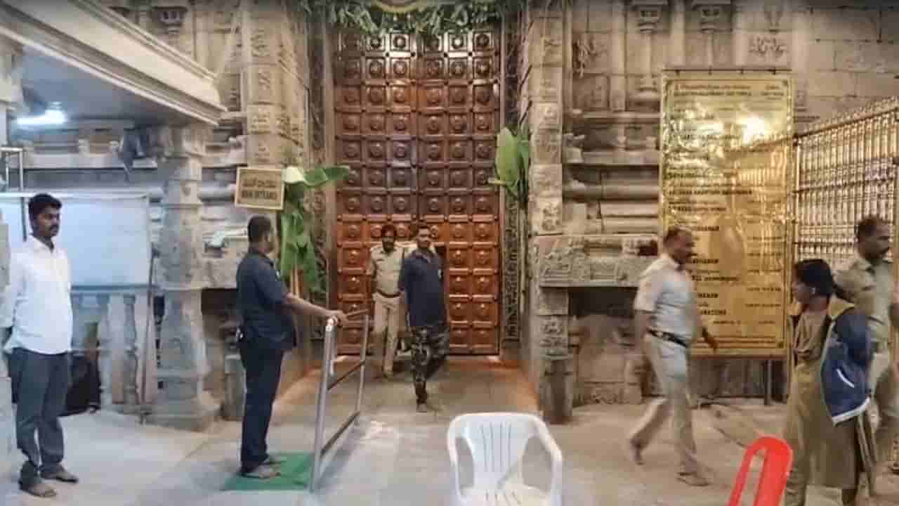 తిరుపతి శ్రీగోవిందరాజస్వామి ఆలయంలో అర్ధరాత్రి హైడ్రామా.. గోపురం ఎక్క వింత కోరిక