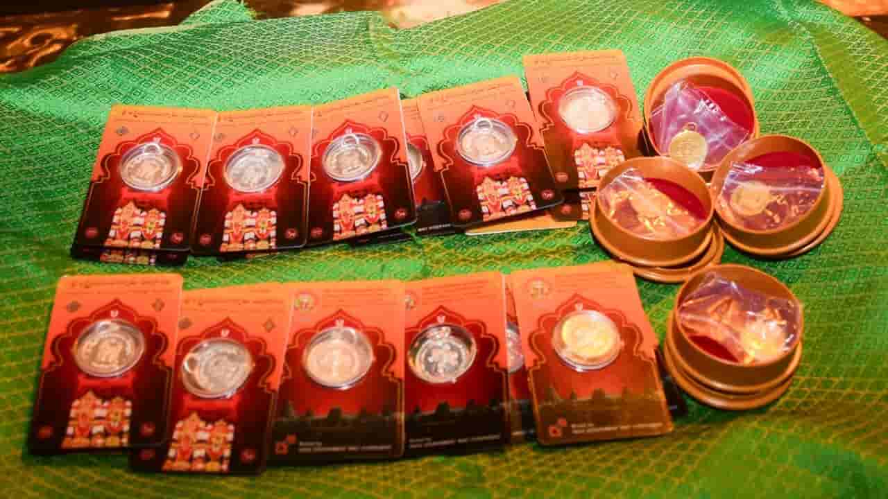 లక్ష్మీనారసింహుడికే నామం పెట్టారు.. యాదాద్రి ఆలయంలో బంగారు, వెండి డాలర్ల మాయం..!