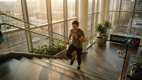 మెట్లు ఎక్కడ వల్ల ఎన్ని లాభాలో తెలుసా? తెలిస్తే లిఫ్ట్ వాడరు!