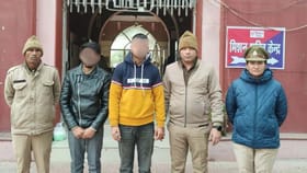 విద్యార్థిపై పెట్రోల్ పోసి నిప్పంటించిన తోటి విద్యార్థులు..!