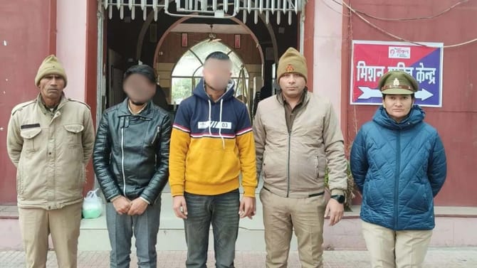 విద్యార్థిపై పెట్రోల్ పోసి నిప్పంటించిన తోటి విద్యార్థులు..!