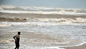 పండగ పూట ఘోర విషాదం.. బీచ్‌లో స్నానానికి వెళ్లి నలుగురు గల్లంతు!