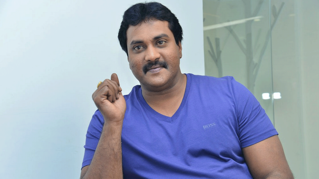 Sunil : కొడుకు సినిమాల్లోకి ఎంట్రీ.. కూతురు ఏం చేస్తుందంటే.. ఫస్ట్ టైమ్ ఫ్యామిలీ గురించి చెప్పిన సునీల్..
