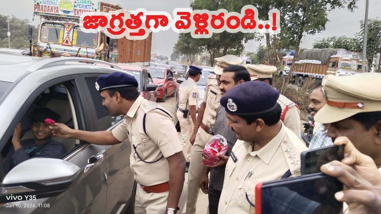 Suryapet: జాతీయ రహదారిపై వాహనాలను సడన్‌గా ఆపి జిల్లా ఎస్పీ.. ఎందుకో తెలుసా..?