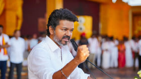 సినిమాలో వద్దన్నాడు.. రాజకీయాల్లో ఇస్తాన్నాడు.. కరుణానిధి, జయలలిత