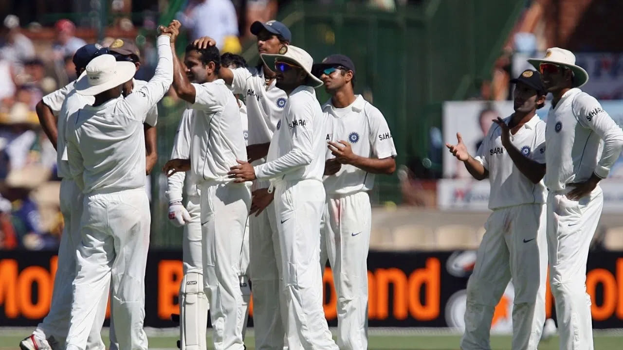 Team India: టెస్టుల్లో పాక్ జట్టుకు సుస్సుపోయించాడు.. కట్ చేస్తే.. ఫస్ట్ ఓవర్‌లోనే హ్యాట్రిక్.. ఎవరంటే.?