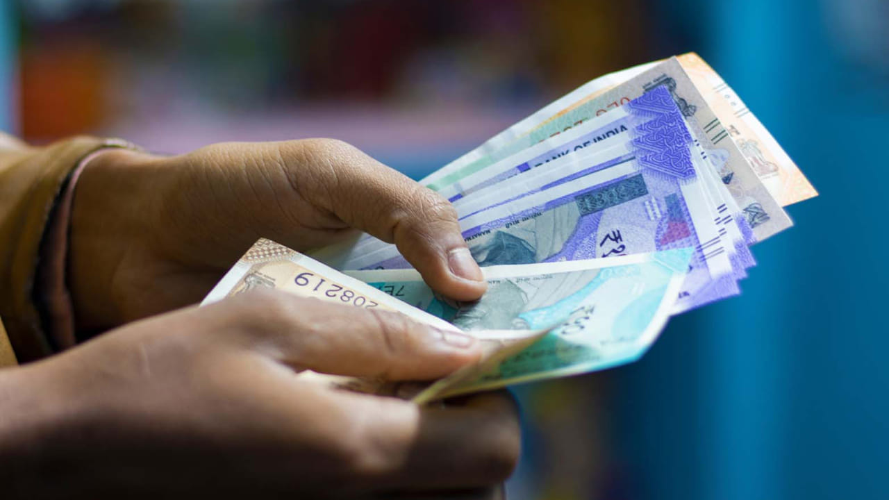 Telangana Government: తెలంగాణ ప్రభుత్వం నుంచి సూపర్ న్యూస్.. వారికి నేరుగా అకౌంట్లోకి డబ్బులు.. 5 లక్షల మందికి లబ్ది..