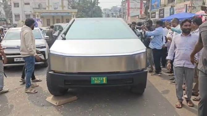 పండుగ వేళ కోనసీమకు టెస్లా సైబర్‌ట్రక్‌లో వచ్చింది ఎవరంటే..?