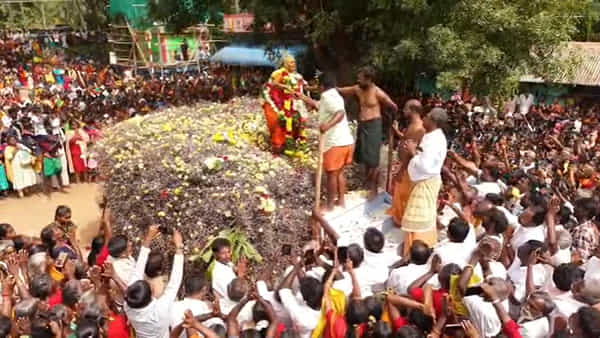 Thorn bed: పదునైన ముళ్ల కంచెతో పడక.. దానిపై నాట్యం చేస్తూ.. వినూత్న ఆచారం..