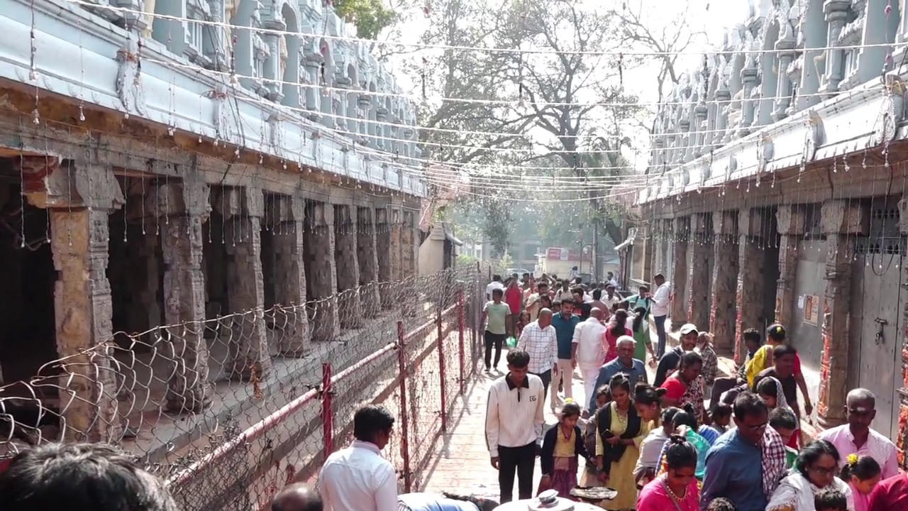 పాత రాళ్లతోనే పునరుద్ధరణ 8 దశల్లో పనులు..
ఇక 8 దశల్లో అలిపిరి పాదాల మండపం పునరుద్ధరణతో పూర్వవైభవం తీసుకొచ్చే ప్రయత్నం జరుగుతుంది. మండపంలోని పైకప్పులు, గోడలు నేల రాళ్లు ఇలా నిర్మాణ భాగానికి సంబంధించిన
ప్రతి రాయికి నంబర్ వేసి డాక్యుమెంటేషన్ జరుగుతుంది. రాళ్ళను తొలగించడానికి ముందే ఆటోకాడ్ వంటి సాఫ్ట్వేర్ సహాయంతో ప్లాన్లు, ఎలివేషన్లు, డ్రాయింగ్స్ సిద్ధం చేస్తూ ప్రతి రాయి ఏ నెంబర్లో ఉందో నిక్షిప్తం చేస్తోంది. మరోవైపు మండపం లోపల బయట ప్రతి అంగుళాన్ని హెచ్డీ కెమెరాలు డ్రోన్లు ఫోటోగ్రామెట్రి పద్ధతులు వీడియో ఫోటో డాక్యుమెంటేషన్ చేస్తున్నారు. రాళ్లకు ఏమాత్రం దెబ్బ తగలకుండా స్కఫోల్డింగ్ ఏర్పాటు చేసి నిపుణుల పర్యవేక్షణలో ఒక్కోరాయిని జాగ్రత్తగా శాస్త్రీయత దించుతున్నారు. తొలగించిన రాళ్లను పక్కనే ఉన్న స్థలంలో క్రమ పద్ధతిలో పేర్చి భద్రపరుస్తున్నారు. ఏ రాయిని ఎక్కడ పెట్టారో లేఔట్ మ్యాప్ రూపొందిస్తున్నారు.