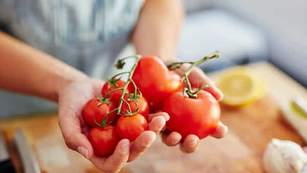 Tomatoes: టమాటాలు ఫ్రిజ్లో నిల్వ చేస్తే.. రోగాలు కొని తెచ్చుకున్నట్లే! ఎందుకో తెల్సా..