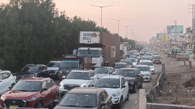 ఆలస్యంగానైనా సరే.. క్షేమంగా ఇంటికి చేరండి..