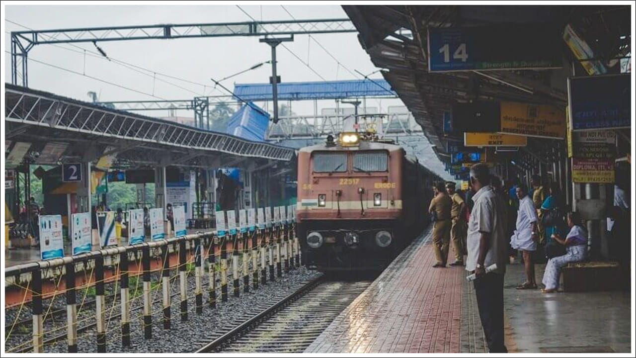  బోర్డింగ్, దిగే సౌకర్యాలు: జనరల్ కంపార్ట్‌మెంట్ మధ్యలో ఉంటే రద్దీ కారణంగా రిజర్వ్ చేసిన కంపార్ట్‌మెంట్‌లోని ప్రయాణికులకు, కంపార్ట్‌మెంట్ ఎక్కేటప్పుడు లేదా దిగేటప్పుడు రైల్వే సిబ్బందికి అంతరాయం ఏర్పడవచ్చు. కంపార్ట్‌మెంట్ చివరిలో ఉన్నందున ఈ అమరిక సజావుగా ఉంటుంది.