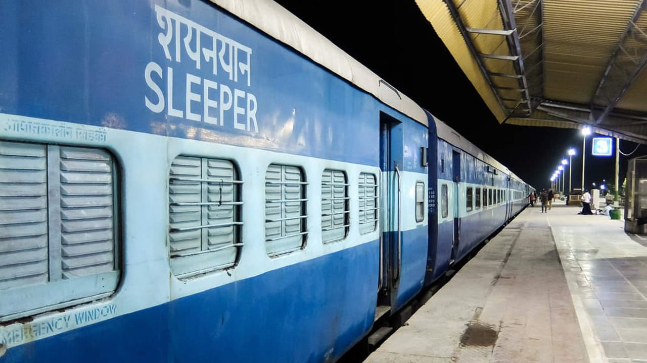 Indian Railways: రైల్వే ప్రయాణికులకు గుడ్‌న్యూస్‌..! ఇక ముక్కు మూసుకోవాల్సిన పనిలేదు!