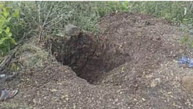 తెల్లారి పొలంలో తల లేకుండా కనిపించిన భారీ ఆకారం..