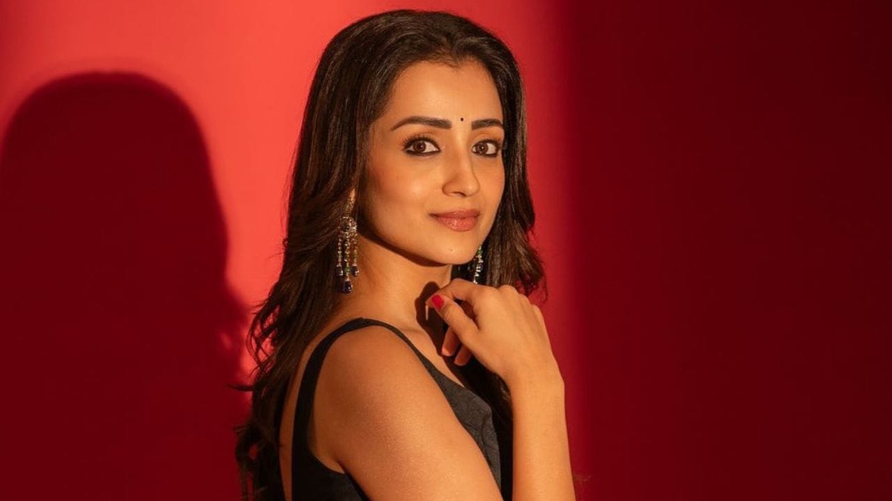 1999 నుండి చిత్ర పరిశ్రమలో విజయం సాధించిన త్రిష, ఆస్తుల పరంగా కూడా తెలివైన ప్రణాళికతో ముందుకు సాగుతోంది. ప్రస్తుతం ఆమె మొత్తం ఆస్తులు దాదాపు రూ. 85 కోట్లు ఉన్నట్లు సమాచారం. 