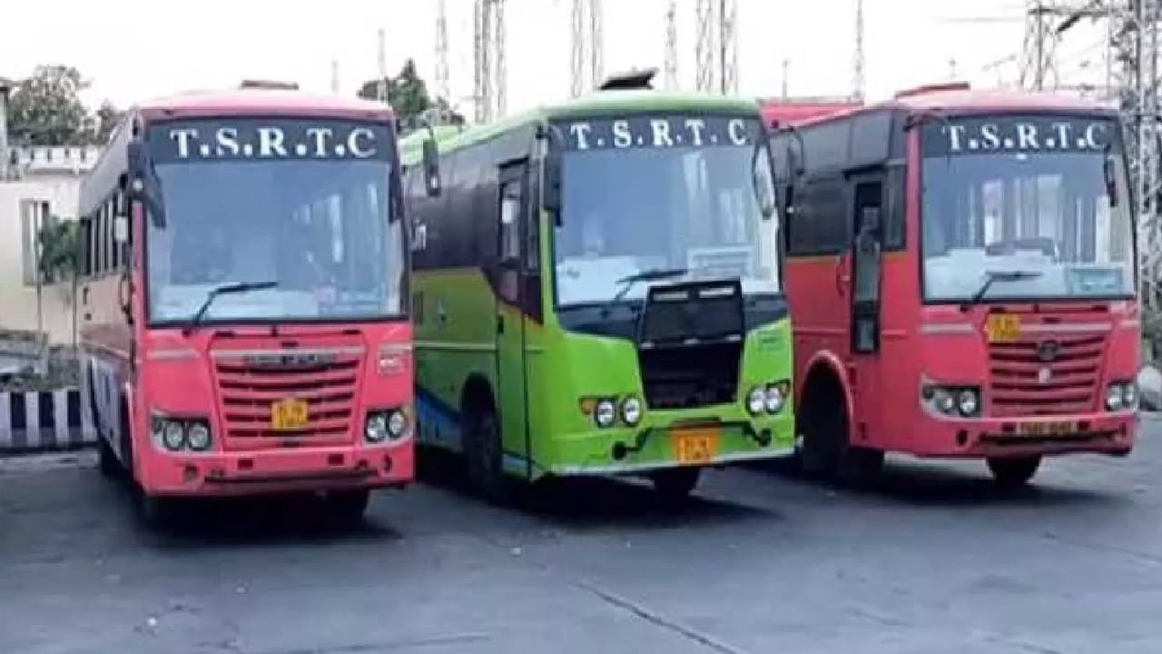 తెలంగాణ మహా కుంభమేళాగా ప్రపంచవ్యాప్తంగా పేరొందిన మేడారం సమ్మక్క సారలమ్మ జాతరకు సర్వం సిద్దమైంది. ఈ సారి అత్యంత గ్రాండ్‌గా జరిపేందుకు తెలంగాణ ప్రభుత్వం అన్నీ ఏర్పాట్లు చేసింది. రూ.కోట్ల ఖర్చు చేసి ఆధునీకరణ పనులు చేపట్టింది. మేడారంకు వెళ్లే రోడ్లను అభివృద్ది చేసింది.  ఈ సారి భారీగా దేశ, విదేశాల నుంచి భక్తులు తరలివచ్చే అవకాశముండటంతో అట్టహాసంగా నిర్వహించాలని చూస్తోంది.