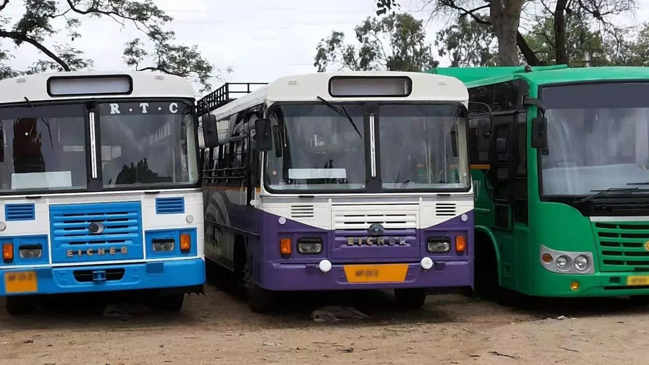 ఇక మేడారం జాతరకు తిరిగే ప్రత్యేక బస్సుల్లో మహిళలకు మహాలక్ష్మి పథకం కింద ఉచిత బస్సు ప్రయాణ సౌకర్యం అందుబాటులో ఉండనుంది. ఎక్స్‌ప్రెస్ బస్సుల్లోనే ఫ్రీ జర్నీ సౌకర్యం మహిళలకు ఉంటుంది. దీనిపై ఎలాంటి ఆందోళన అవసరం లేదని,. మహిళలు యధావిధిగా ఉపయోగించుకోవచ్చని ఆర్టీసీ అధికారులు పేర్కొన్నారు. 