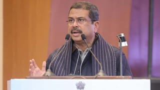 ఘోర రోడ్డు ప్రమాదం.. లోయలో పడ్డ టూరిస్టు బస్సు.. 8 మంది మృతి, 10 మందికి సీరియస్!