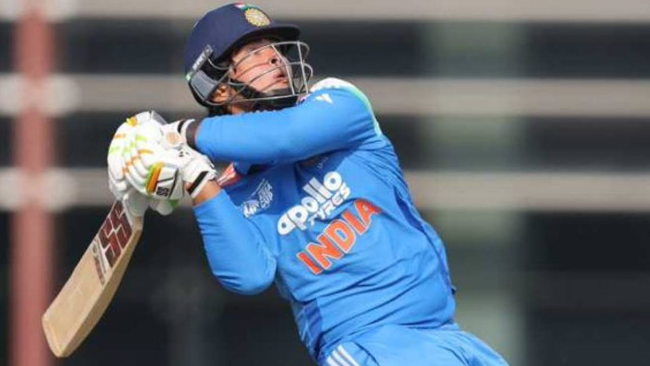 బెనోనిలో భారత జట్టు విజయంతో, వైభవ్ సూర్యవంశీ 14 సంవత్సరాల వయసులో యూత్ వన్డే గెలిచిన మొదటి కెప్టెన్ అయ్యాడు. 15 సంవత్సరాల 141 రోజుల వయసులో కెప్టెన్‌గా తన మొదటి మ్యాచ్ గెలిచిన పాకిస్తాన్ ఆటగాడు అహ్మద్ షెహజాద్ పేరిట ఉన్న రికార్డును అతను బద్దలు కొట్టాడు.