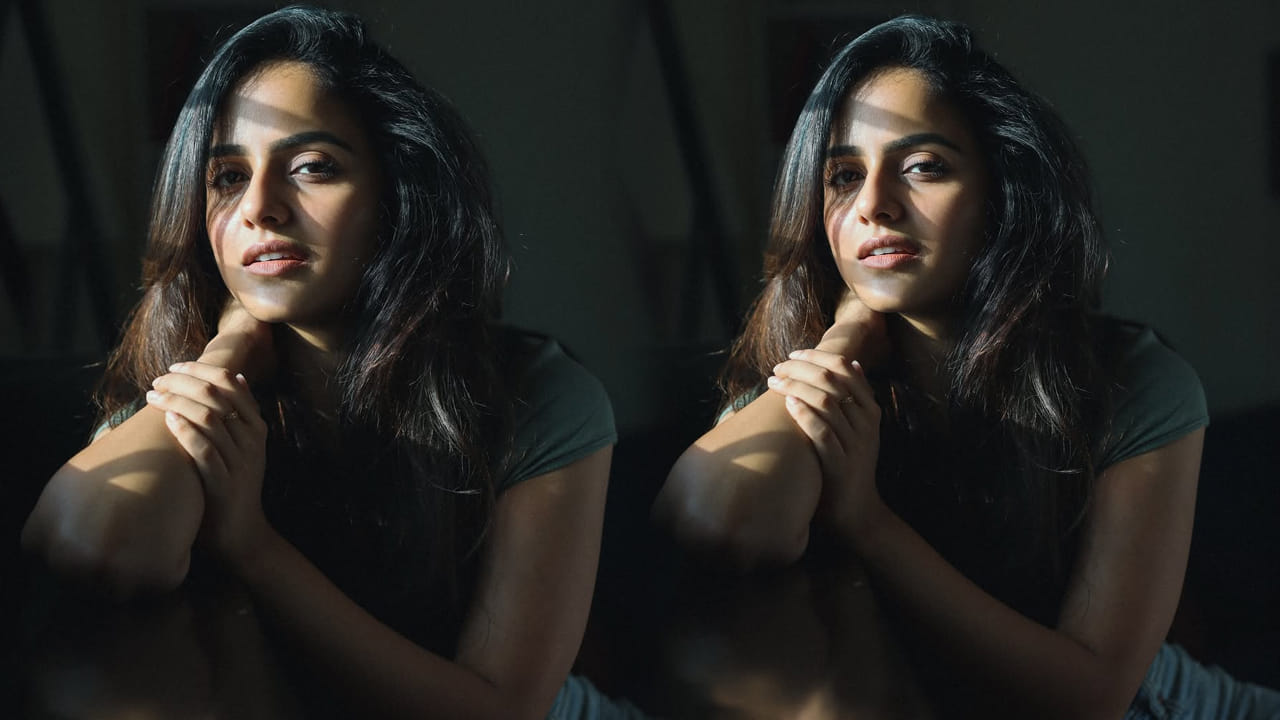 వైష్ణవి చైతన్య.. సినీప్రియులకు ప్రత్యేకంగా పరిచయం అక్కర్లేని పేరు. తక్కువ సమయంలో మంచి గుర్తింపు తెచ్చుకుంది. షార్ట్ ఫిల్మ్స్ ద్వారా యూట్యూబ్ స్టార్ గా మారిన వైష్ణవి.. బేబీ సినిమాతో హీరోయిన్ గా బ్లాక్ బస్టర్ హిట్ అందుకుంది.