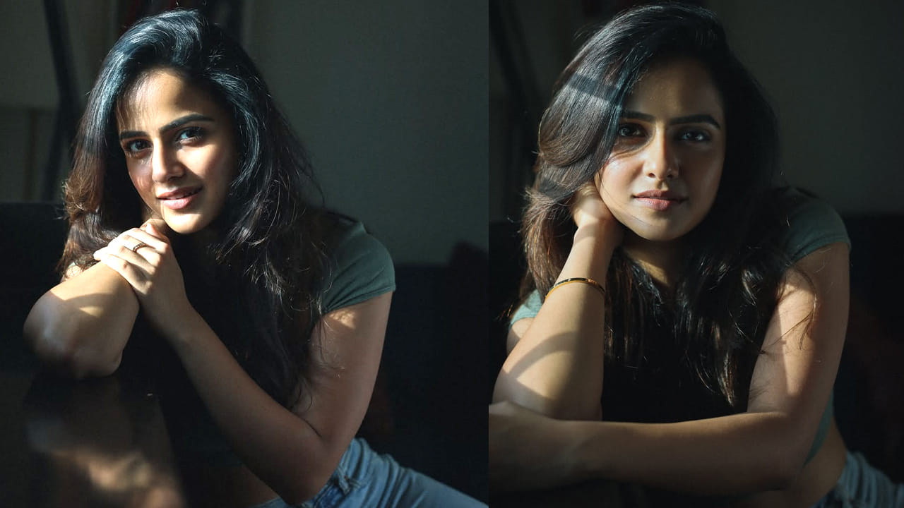 బేబీ సినిమాతో నటిగా మారింది. ప్రస్తుతం చేతినిండా సినిమాలతో బిజీగా ఉంది. తనకు ఊహ తెలిసినప్పటి నుంచి అనుష్క అంటే చాలా ఇష్టమని.. ఆమె ఏం చేసినా ఎలా ఉన్నా నచ్చుతుందని తెలిపింది. ఒక్క మాటలో చెప్పాలంటే అనుష్క తనకు ఫీమేల్ క్రష్ అని చెప్పుకొచ్చింది.