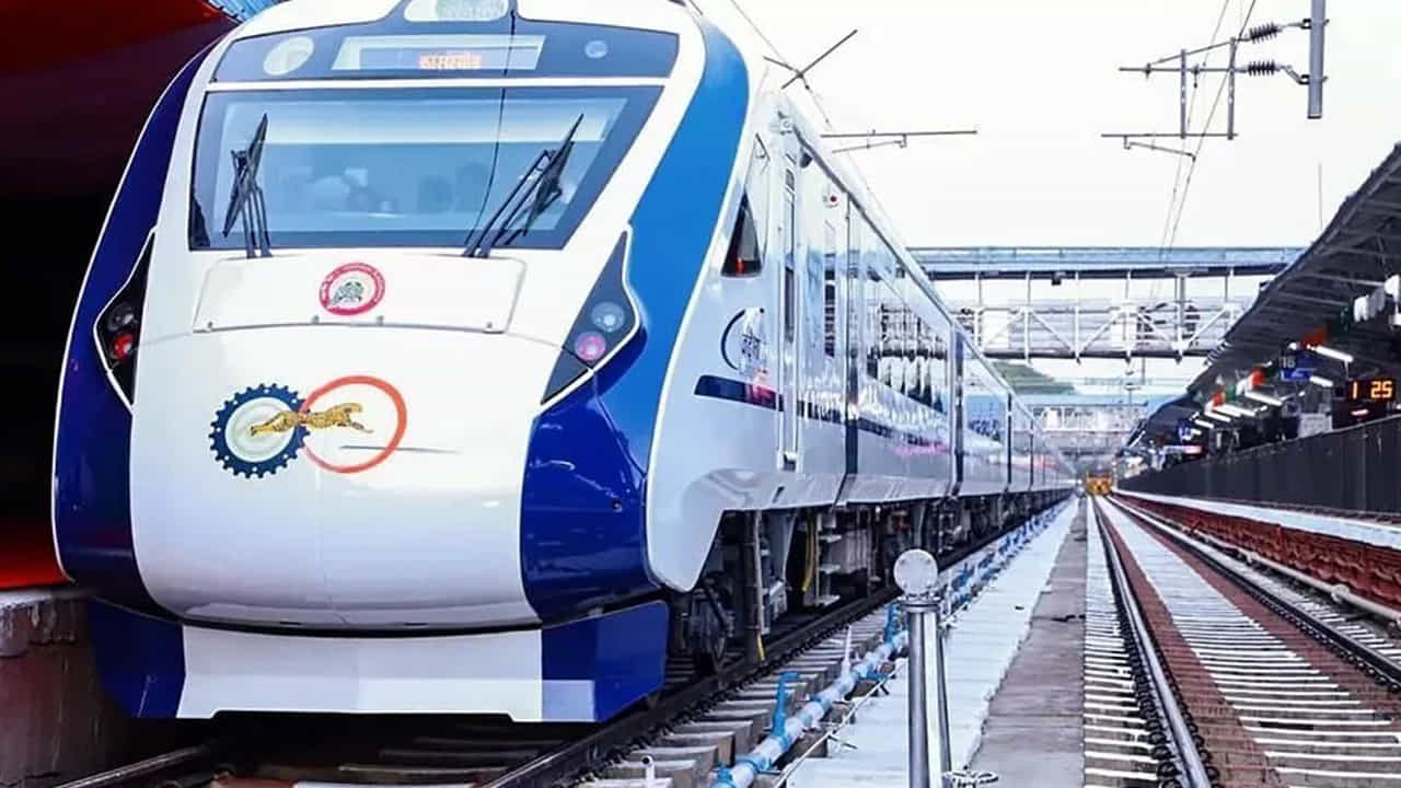 దీనితో పాటు దీని ధర ఎక్కువగా ఉంటుంది. ఎందుకంటే ఇది భద్రతను కూడా అందిస్తుంది. వందే భారత్ రైళ్లకు భారతదేశపు సొంత రైలు రక్షణ వ్యవస్థ (TPS) షీల్డ్, CCTV కెమెరాలు, అగ్నిమాపక, అగ్నిమాపక వ్యవస్థలు, అత్యవసర టాక్-బ్యాక్ సామర్థ్యాలు ఉన్నాయి. భారతీయ రైల్వేల ప్రకారం, పెద్ద ఎత్తున ఉత్పత్తి కాలక్రమేణా ఖర్చులను తగ్గిస్తుందని భావిస్తున్నారు. ఉత్పత్తి పెరిగేకొద్దీ యూనిట్కు ఖర్చు తగ్గుతుందని భావిస్తున్నారు.