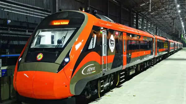 Vande Bharat Sleeper: ఈ ట్రైన్లో వెయిటింగ్ సౌకర్యం ఉండదు.. కనీస ఛార్జ్ ఎంత ఉంటుందో తెలుసా?