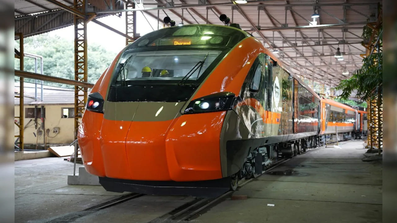 గత ఏడాది ప్రధాని మోదీ మొత్తం 42 ప్రాజెక్టులను జాతికి అంకితం చేశారు. 25 వేల కోట్ల రూపాయల విలువ చేసే ప్రాజెక్టులకు శంకుస్థాపన చేశారు. భారత్లో రైల్వే నెట్వర్క్ను విస్తరించేందుకు, ప్రపంచంలోనే అగ్రగామిగా రైల్వే వ్యవస్థను ఉంచేందుకు రైల్వేశాఖ ప్రయత్నం చేస్తోంది. అందులో భాగంగా హైస్పీడ్ రైళ్లను ప్రవేశపెడుతోంది.