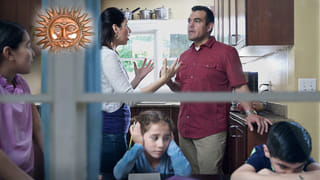 అప్పులతో తిప్పలు పడుతున్నారా? మీ బీరువా దిశను మార్చితే ధన లక్ష్మి మీ వెంటే!