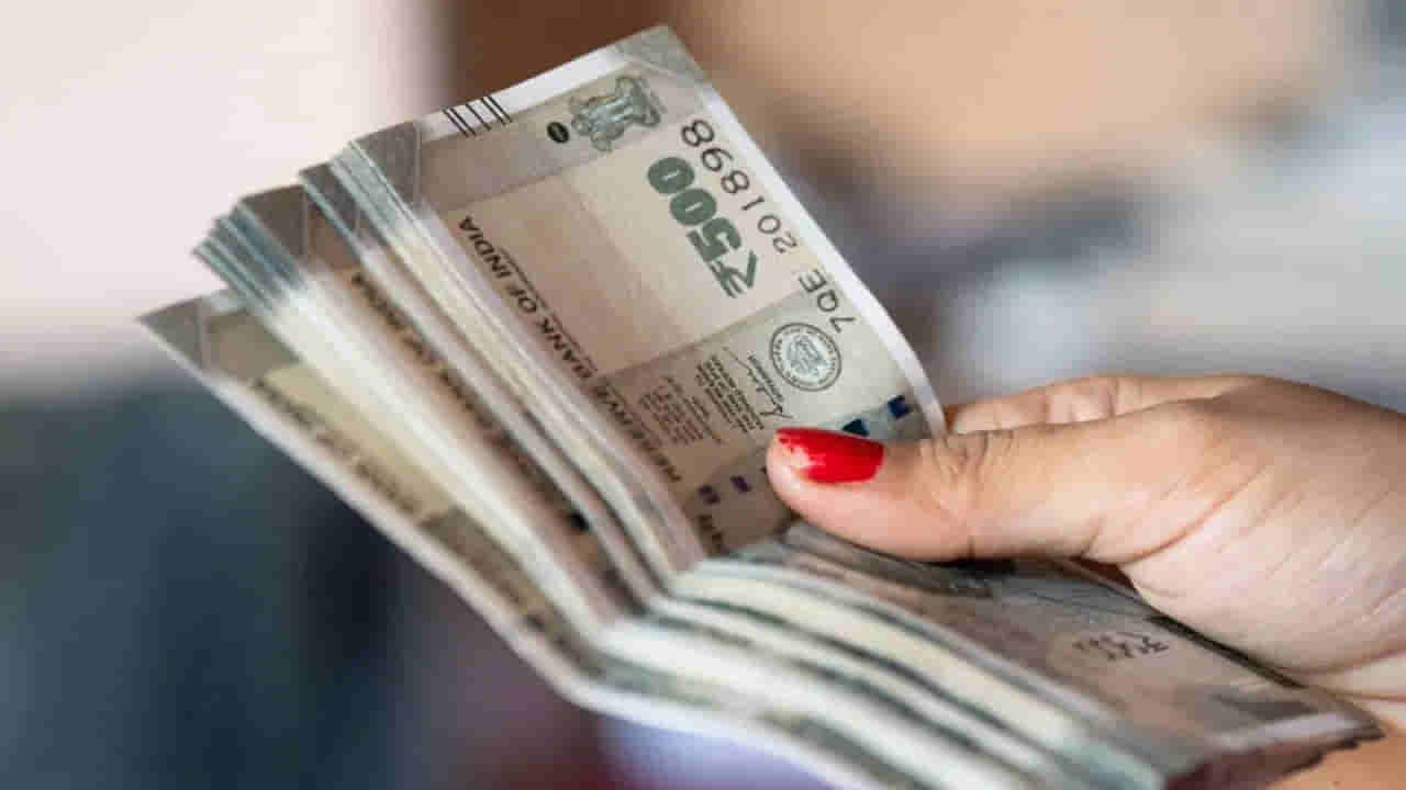 Vastu Tips: ఇంట్లో ఈ స్థలంలో డబ్బు ఉంచితే కష్టాలు తప్పవు!