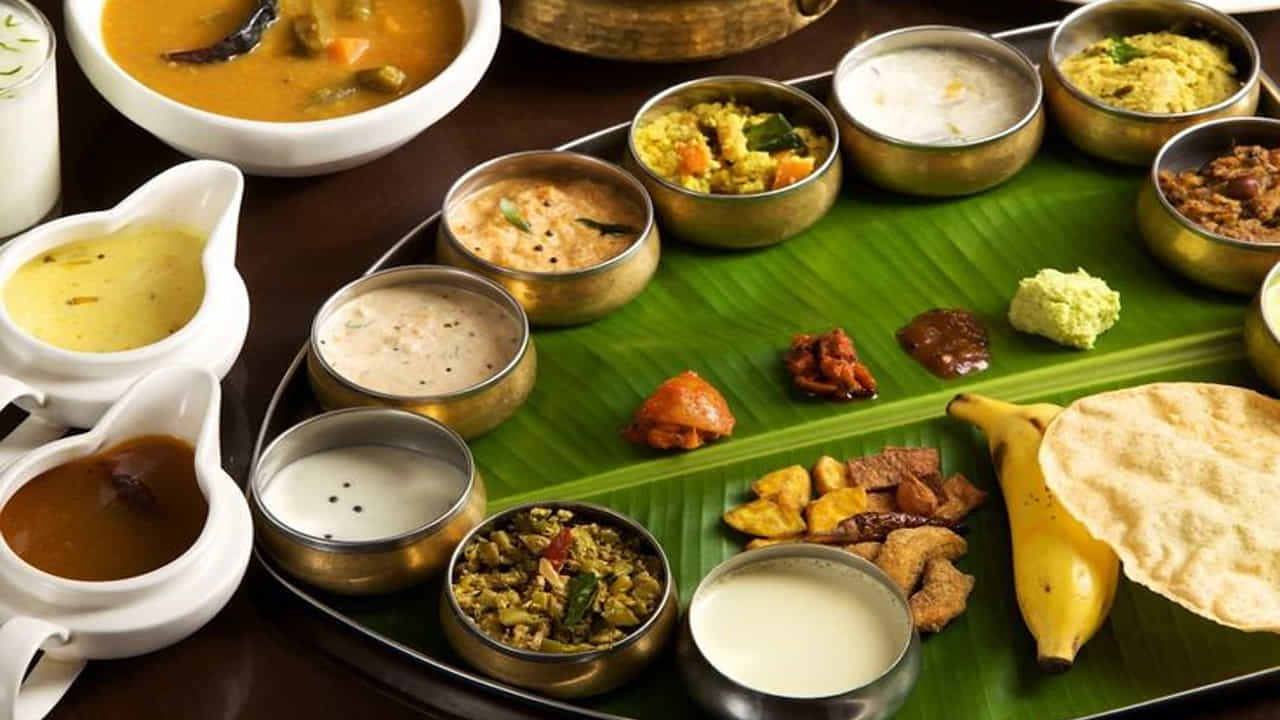 భారత్ జనాభాలో దాదాపు 38% నుండి 42% మంది శాఖాహారులు ఉన్నారు. జైన మతం, హిందూ మతం, బౌద్ధమతంలోని అహింస సూత్రాల కారణంగా భారతదేశం శాఖాహారంలో ప్రపంచంలో మొదటి స్థానంలో ఉంది. దీంతో మన దేశం అత్యధిక శాతం శాఖాహారాన్ని కలిగి ఉన్న దేశాల్లో ప్రథమ స్థానంలో నిలిచింది.
