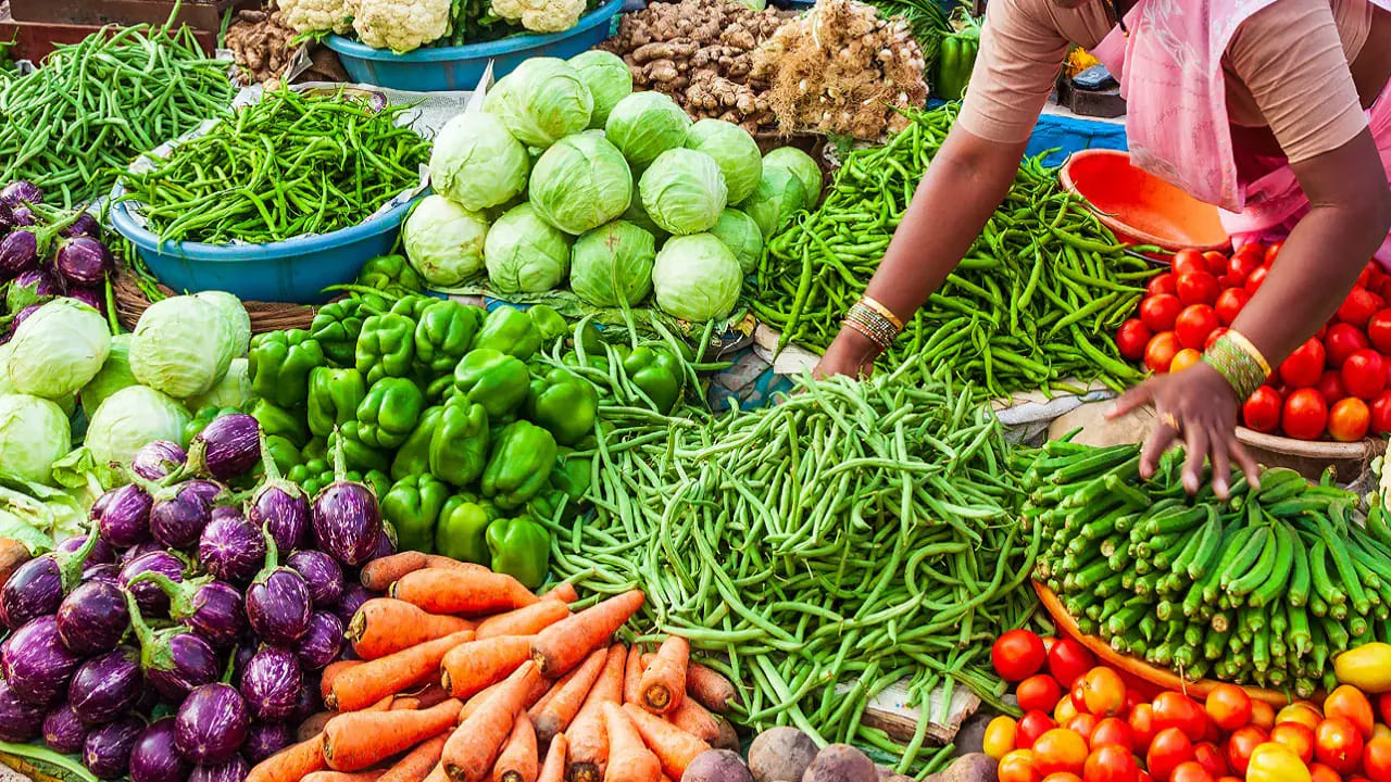 Vegetable Prices: సామాన్యులకు గుడ్ న్యూస్.. పడిపోయిన కూరగాయల ధరలు.. ఇప్పుడు ఎంత ఉన్నాయంటే..?