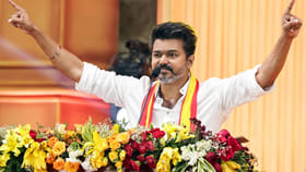 తమిళనాడు ఎన్నికల్లో పోటీకి హీరో విజయ్ సిద్దం.. కీలక స్టెప్