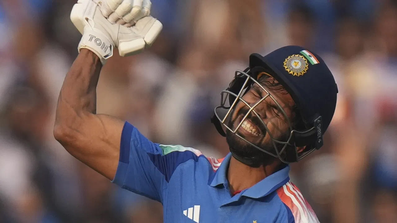 రుతురాజ్ గైక్వాడ్, కృనాల్ పాండ్యా కూడా సెంచరీలు సాధించారు. గైక్వాడ్ ఉత్తరాఖండ్ పై 124 పరుగులు చేసి జట్టును విజయపథంలో నడిపించగా, కృనాల్ పాండ్యా హైదరాబాద్ పై 63 బంతుల్లో 109 పరుగులు సాధించాడు. హర్యానా బ్యాట్స్ మెన్ అంకిత్ కుమార్ 123 బంతుల్లో 144 పరుగులు సాధించాడు. జార్ఖండ్ కు చెందిన ఉత్కర్ష్ సింగ్ తమిళనాడు పై 123 పరుగులు చేసి అజేయంగా నిలిచాడు.