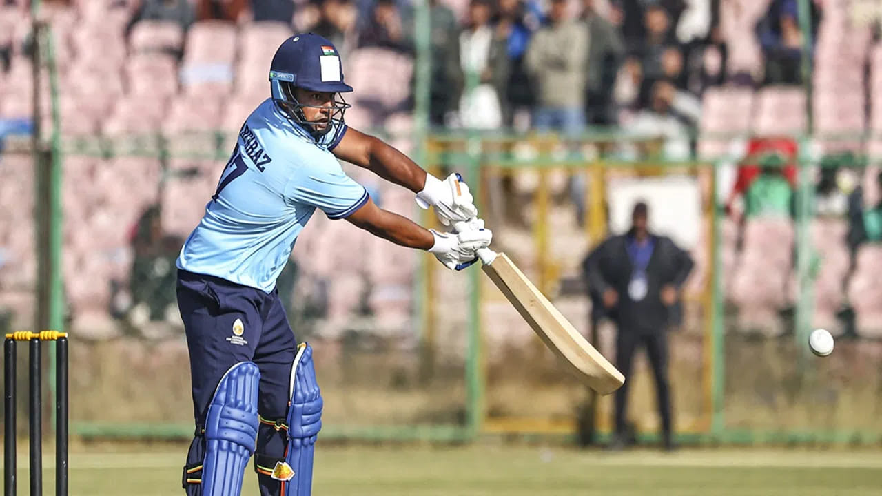 విజయ్ హజారే ట్రోఫీ నాల్గవ రౌండ్‌లో సర్ఫరాజ్ ఖాన్ గోవాపై 75 బంతుల్లో 157 పరుగులు చేసి అత్యధిక ఇన్నింగ్స్ ఆడాడు. సిక్కింపై ఛత్తీస్‌గఢ్‌కు చెందిన వికల్ప్ తివారీ 112 పరుగులు చేశాడు.