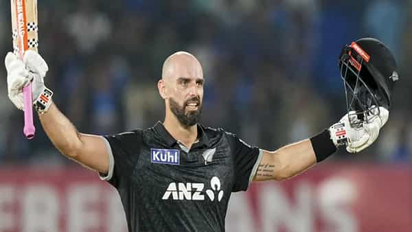 Virat Kohli : ఓడినా సరే ఫ్యాన్స్ మనసు గెలుచుకున్న విరాట్..కివీస్ పరుగుల వీరుడికి కోహ్లీ కానుక