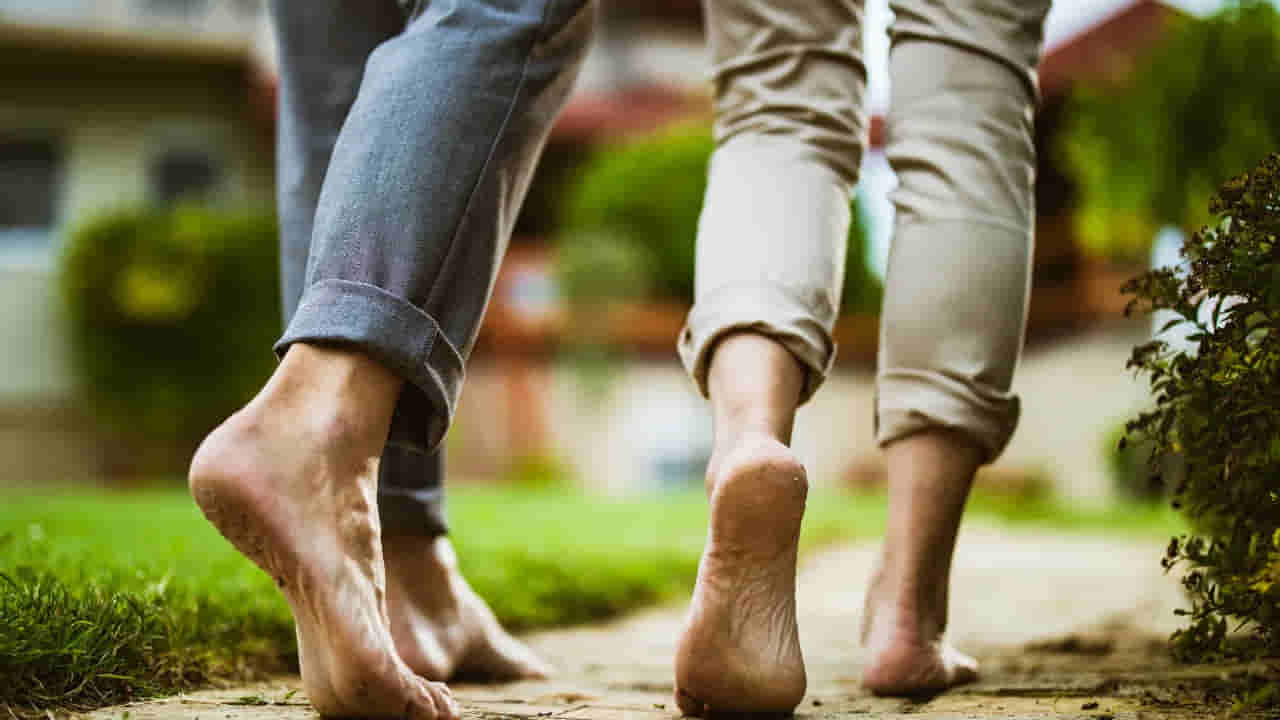 జింగ్ జింగ్ అమేజింగ్.. చెప్పులు లేకుండా నడిస్తే ఇన్ని ప్రయోజనాలా..?