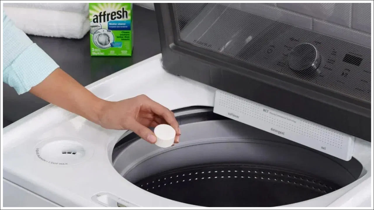  మన దేశంలో చాలా మంది టాప్ లోడ్ వాషింగ్ మెషీన్లను ఇష్టపడతారు. ఇందులో బట్టల పైనుండి పెట్టాలి. ఫ్రంట్ లోడ్ మెషీన్లతో పోలిస్తే ఇవి తక్కువ ధరకు లభిస్తాయి. వాషింగ్ ప్రక్రియ మధ్యలో కూడా మీరు మరిన్ని బట్టలు జోడించవచ్చు. ఈ మెషీన్‌లో నీరు త్వరగా ఆవిరైపోతుంది. అందుకే బూజు సమస్య తక్కువగా ఉంటుంది.